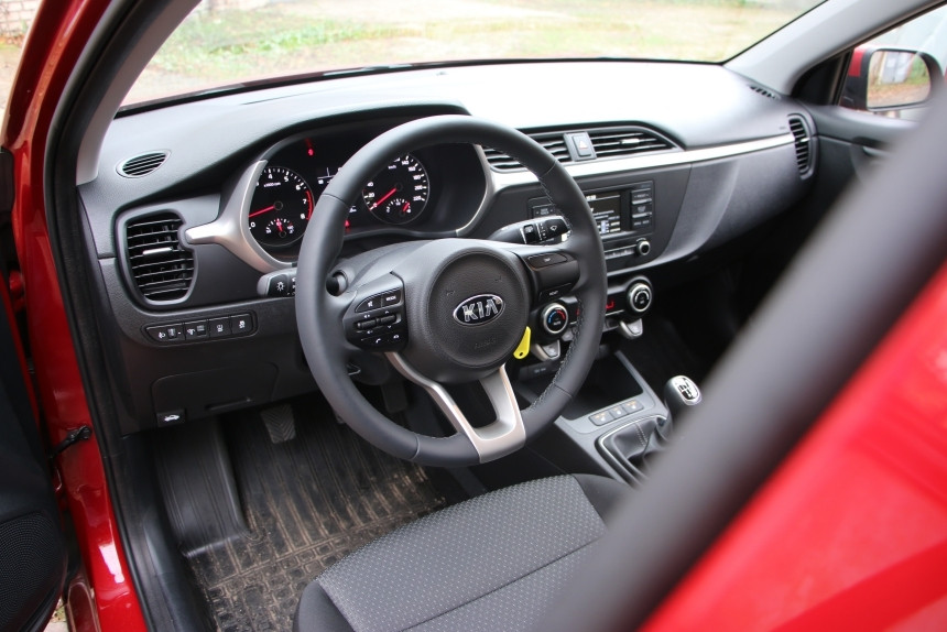 Клыки, треугольники и бумеранги. Тест-драйв обновленного KIA Rio