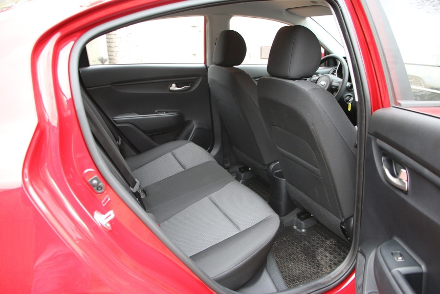 Клыки, треугольники и бумеранги. Тест-драйв обновленного KIA Rio