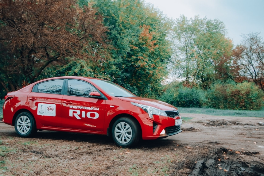 Клыки, треугольники и бумеранги. Тест-драйв обновленного KIA Rio