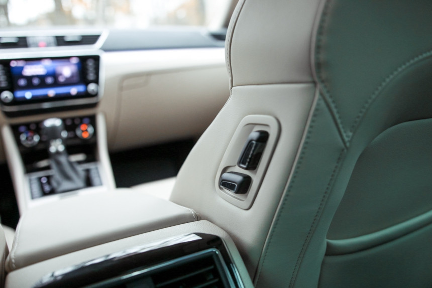 Билет в бизнес-класс. Тест-драйв обновленной Skoda Superb 