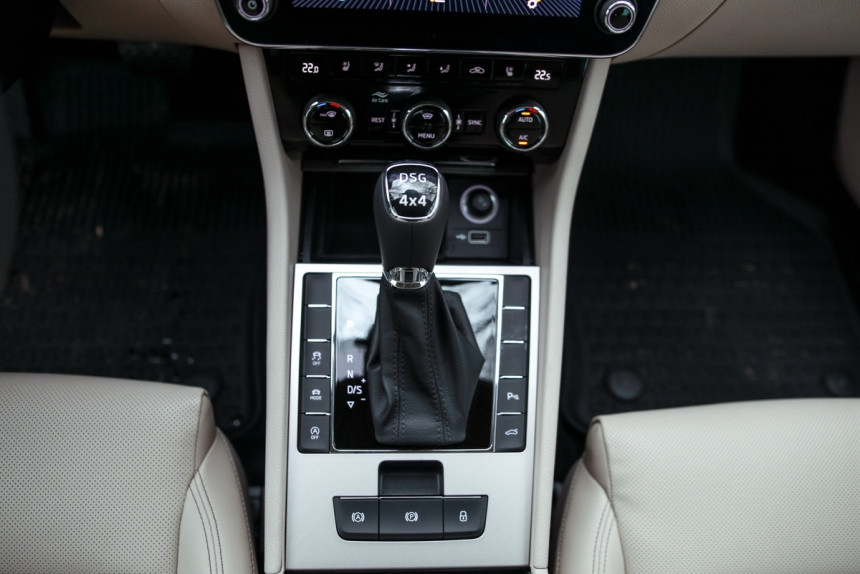 Билет в бизнес-класс. Тест-драйв обновленной Skoda Superb 