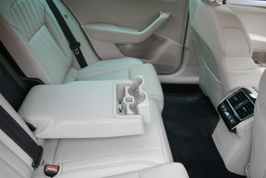 Билет в бизнес-класс. Тест-драйв обновленной Skoda Superb 