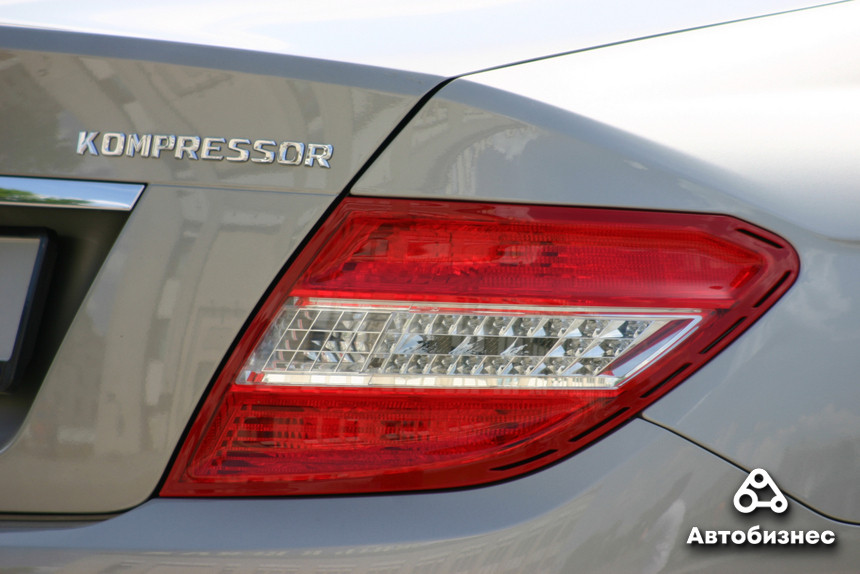 Надежен, за исключением некоторых важных узлов. Что надо знать о покупке Mercedes W204