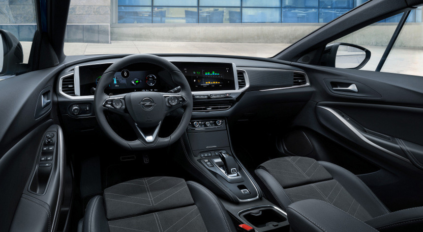 Матричные фары и система ночного видения. Opel представил обновленный Grandland