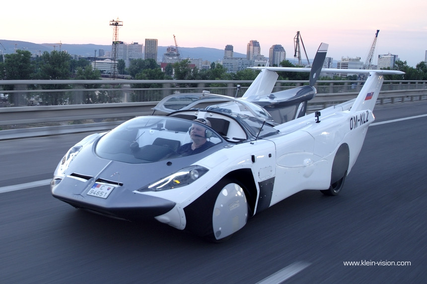 Летающий автомобиль AirCar впервые в истории совершил перелет между городами