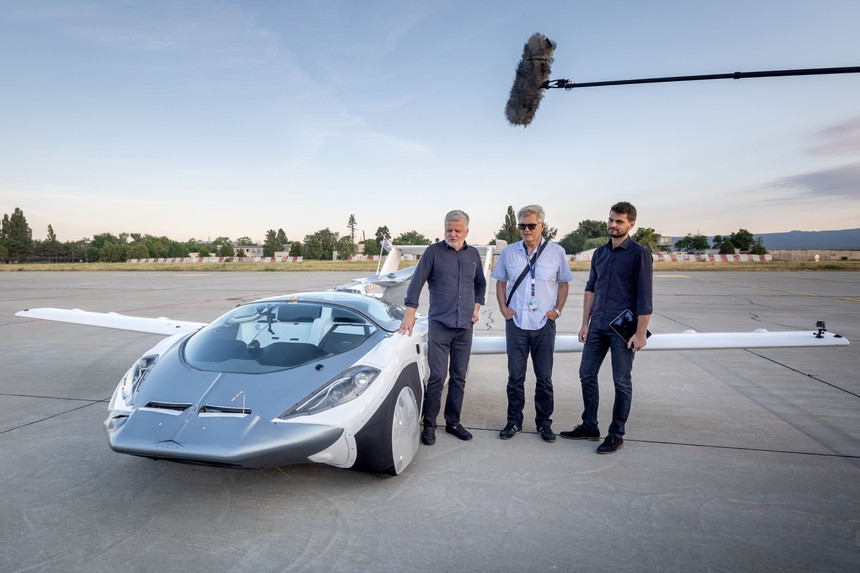 Летающий автомобиль AirCar впервые в истории совершил перелет между городами