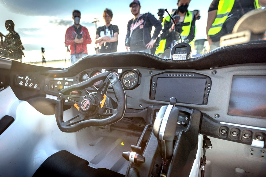 Летающий автомобиль AirCar впервые в истории совершил перелет между городами