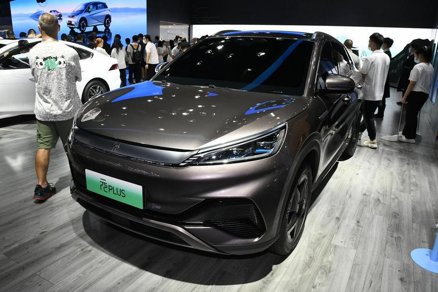 Geely Atlas с X-фейсом, новые 