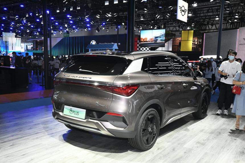 Geely Atlas с X-фейсом, новые 