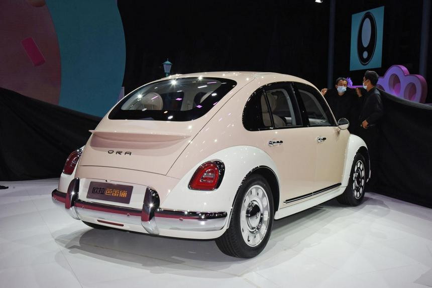 Geely Atlas с X-фейсом, новые 