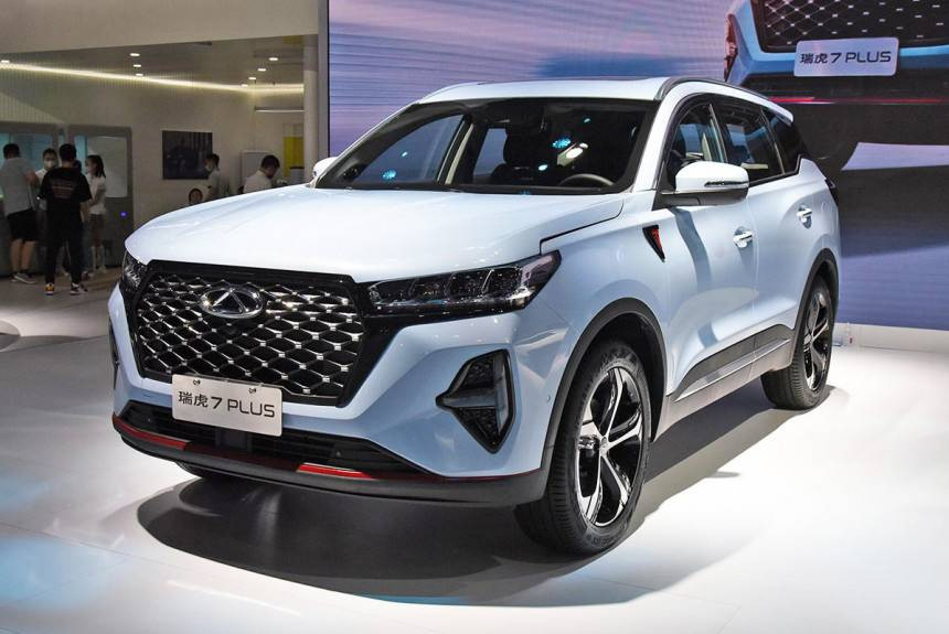 Geely Atlas с X-фейсом, новые 