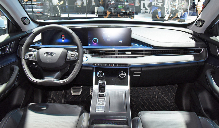 Geely Atlas с X-фейсом, новые 