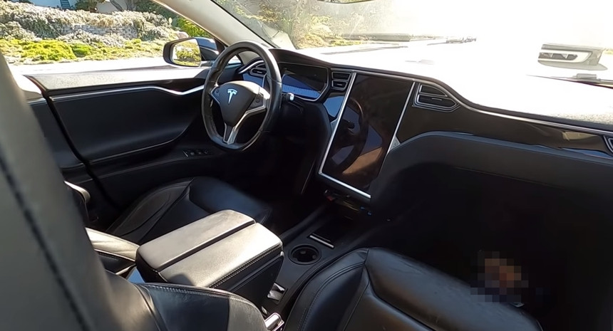Tesla Model S за шесть лет в такси проехала почти 700 тысяч километров. Оцените ее состояние