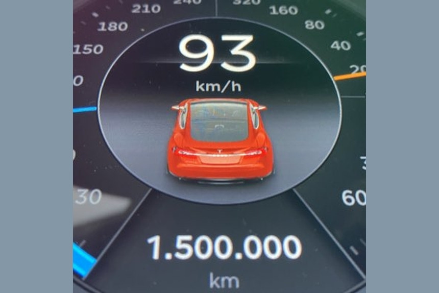 1.500.000 километров на Tesla Model S проехал таксист из Германии – вот это рекорд!