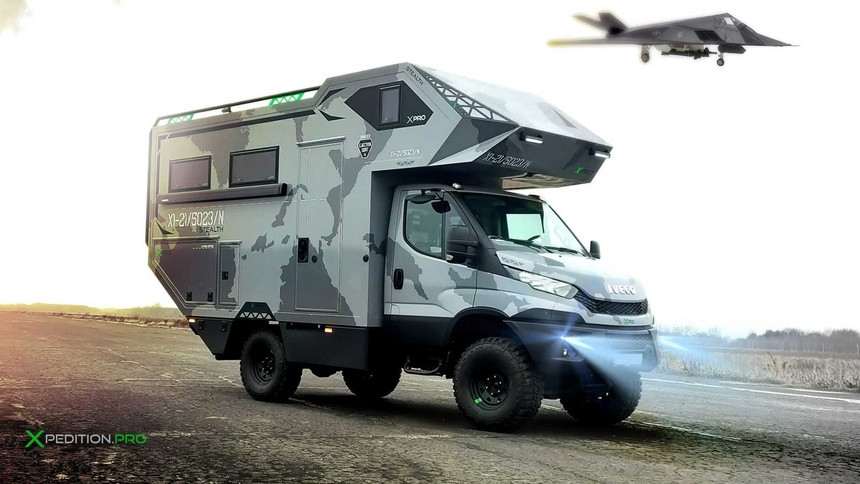 Автокемпер с хардкорным дизайном создали на базе Iveco Daily 4x4. Что же у него внутри?