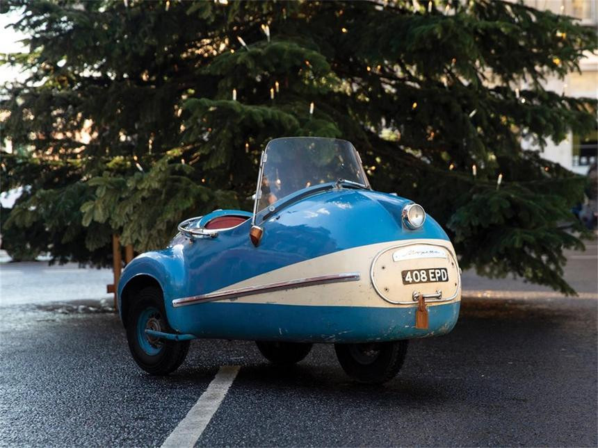 Игрушка для взрослых. Автомобиль из 1950-х, который можно парковать на балконе