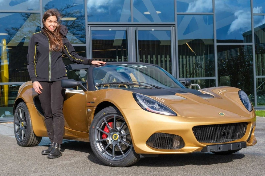 Последний клиентский Lotus Elise достался девушке, в честь которой был назван