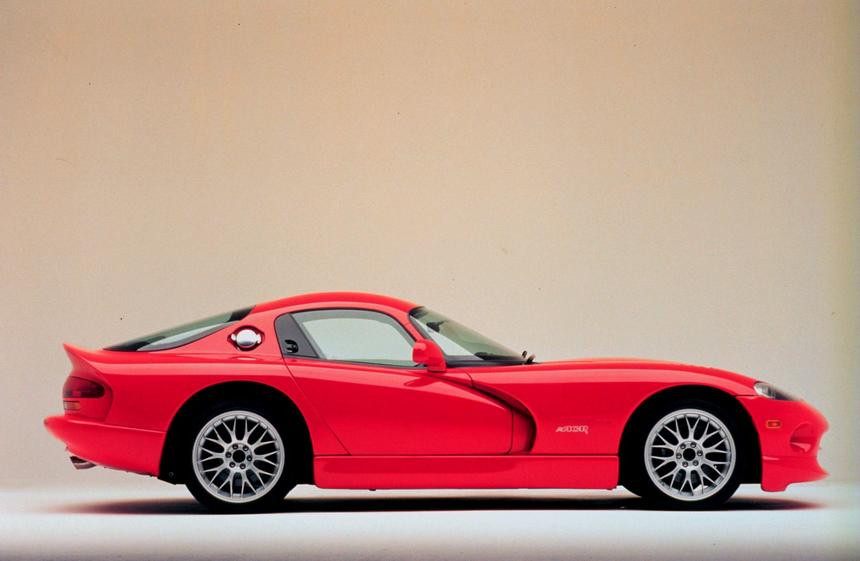Минимум электроники, максимум опасности. 30 лет легендарному Dodge Viper