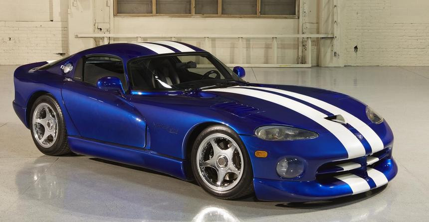 Минимум электроники, максимум опасности. 30 лет легендарному Dodge Viper