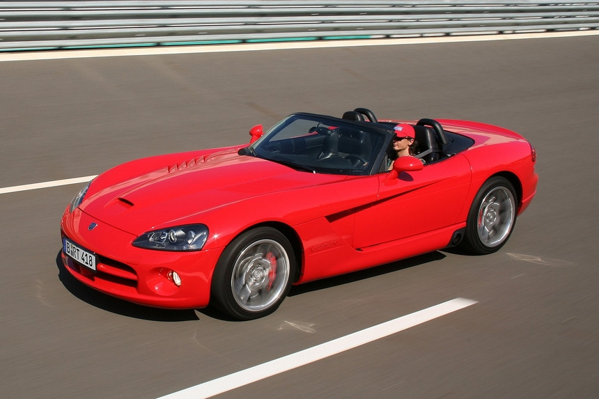 Минимум электроники, максимум опасности. 30 лет легендарному Dodge Viper