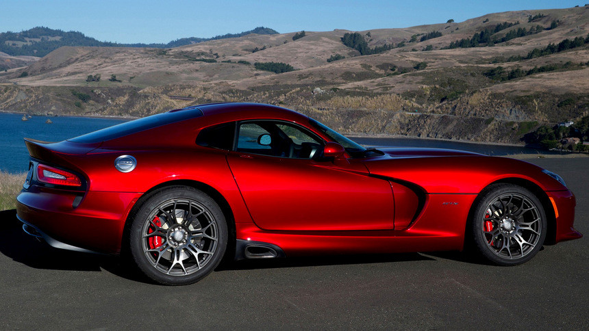 Минимум электроники, максимум опасности. 30 лет легендарному Dodge Viper