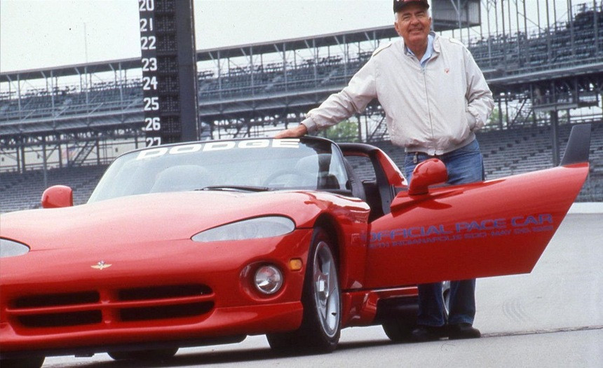 Минимум электроники, максимум опасности. 30 лет легендарному Dodge Viper