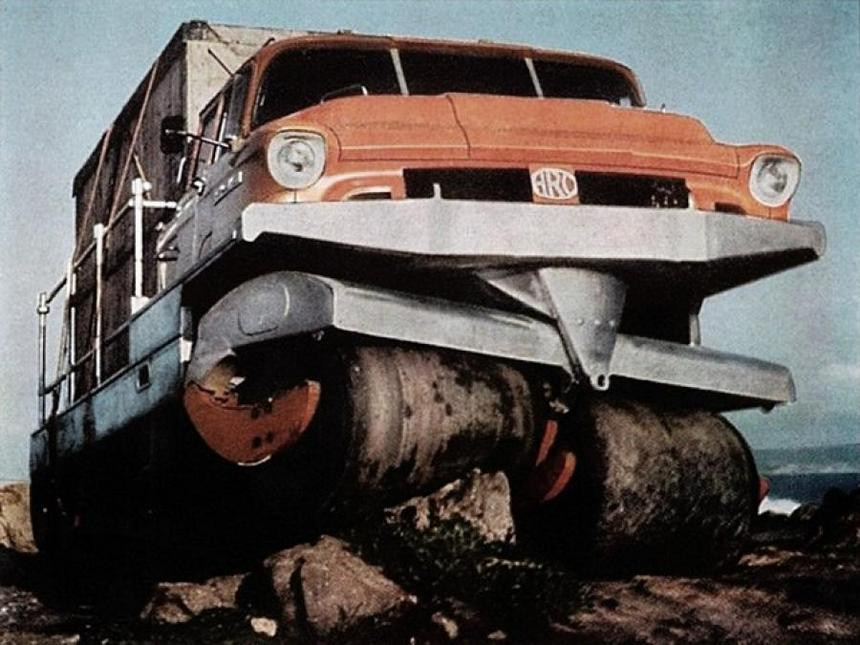 Необычные шины из 1950-х. Что будет, если 7-тонный грузовик наедет на человека