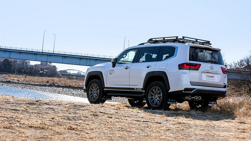 Весенний тюнинг-парад: от принаряженной Astra до брутального Land Cruiser 300
