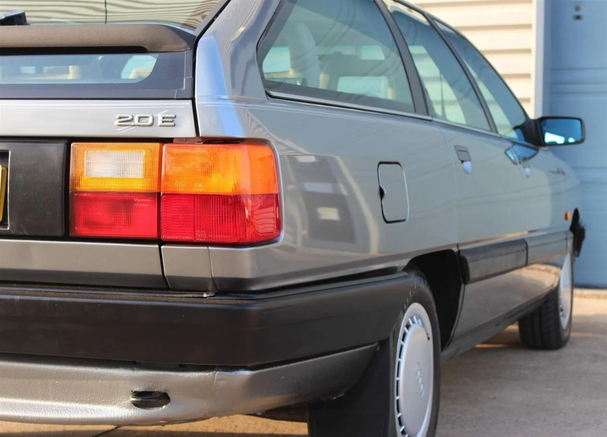 32-летний универсал Audi 100 Avant 2.0 E в идеальном состоянии из пресс-парка выставлен на продажу