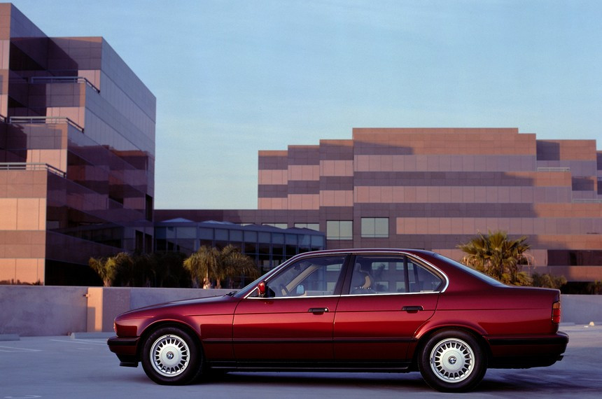 5 е поколение. БМВ пятого и седьмого поколения из старых моделей. БМВ пятого и седьмого поколения из старых. Фото всех BMW поколений седьмой модели.