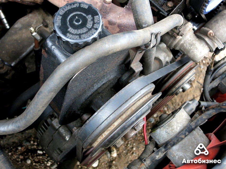 Руль стал вращаться тяжелее. Что может быть причиной?