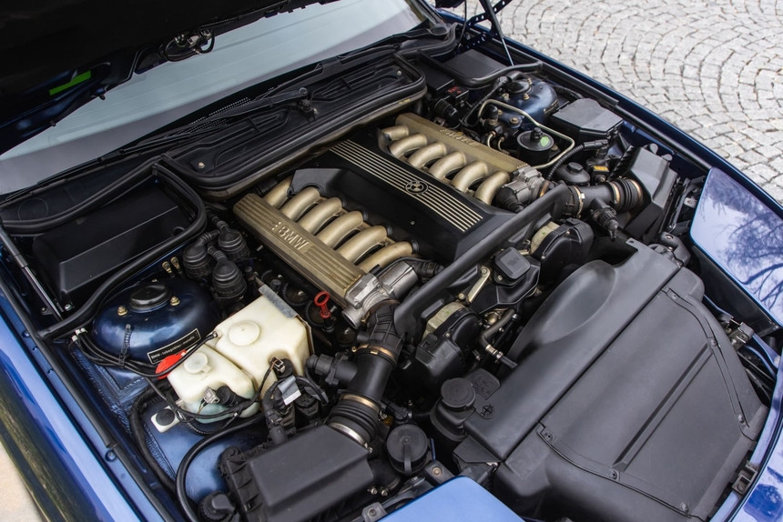 Редкое купе BMW 850Ci с интересной комплектацией выставлено на продажу