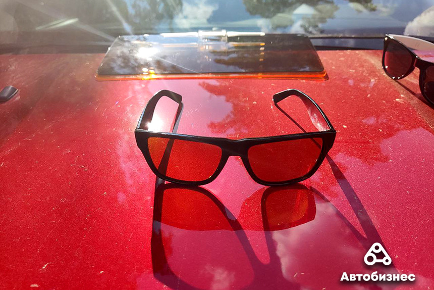 Автомобильные очки, дешевые пластиковые или козырек – что лучше защитит от солнца за рулем