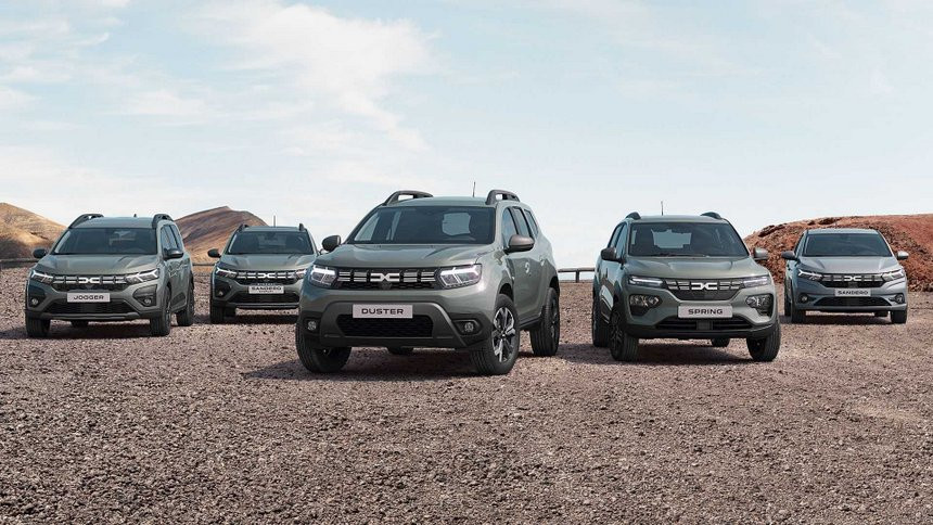 Затронет все модели. Dacia массово внедряет новый логотип и изменяет оформление своих машин