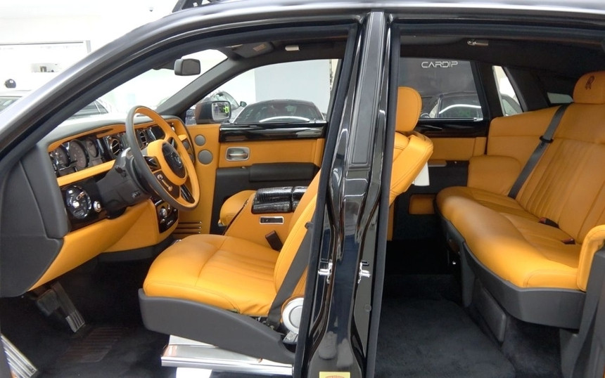 Оцените первый в мире внедорожный Rolls-Royce Phantom с колесной формулой 6х6