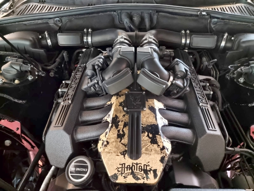 Оцените первый в мире внедорожный Rolls-Royce Phantom с колесной формулой 6х6