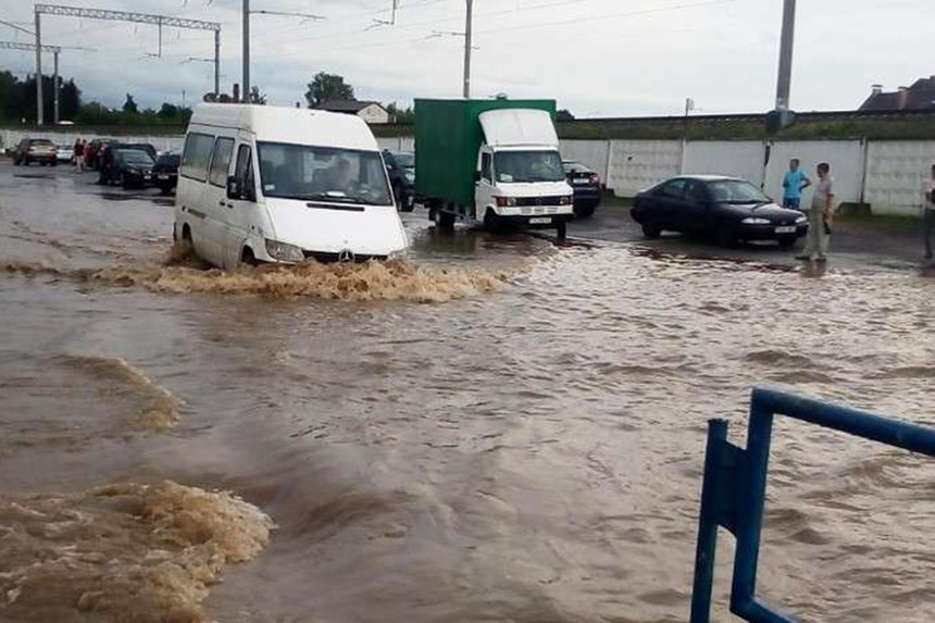 В ливень там лучше не появляться. Какие улицы затапливает в Минске чаще всего