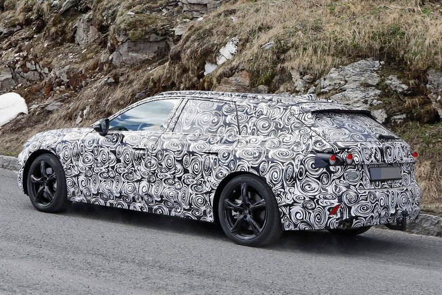 Шпионы не дремлют: смотрите на новый Audi A4, BMW 5-й серии и другие новинки