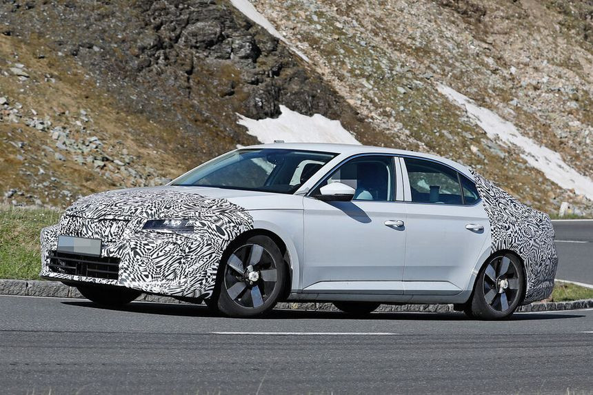 Шпионы не дремлют: смотрите на новый Audi A4, BMW 5-й серии и другие новинки