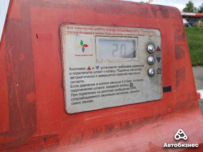 Сплошное надувательство? Проверили точность манометров на АЗС
