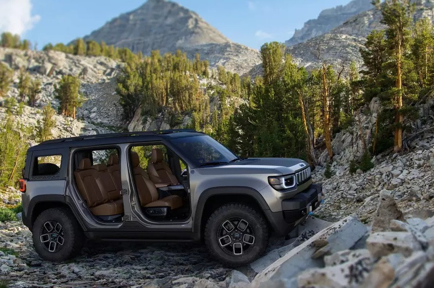 Внедорожные качества останутся на высоте. Jeep показал электрический аналог Wrangler и не только