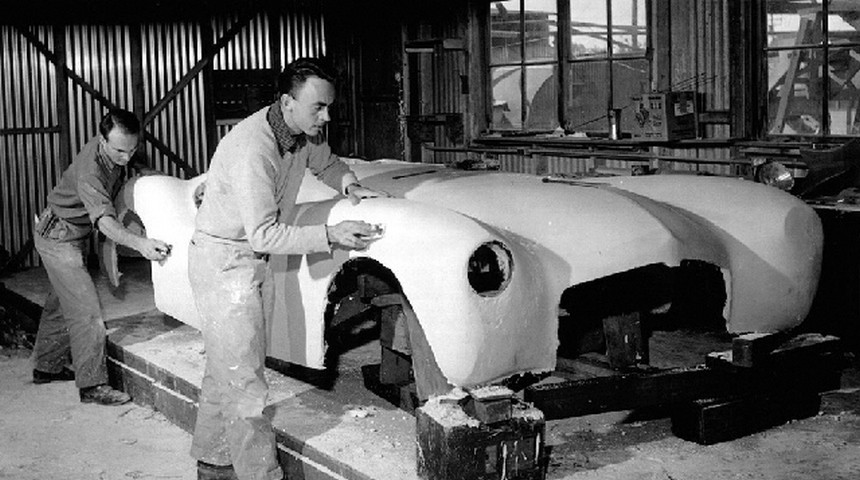Американский Jaguar. История мелкосерийного спорткара, который можно собрать за 14 часов