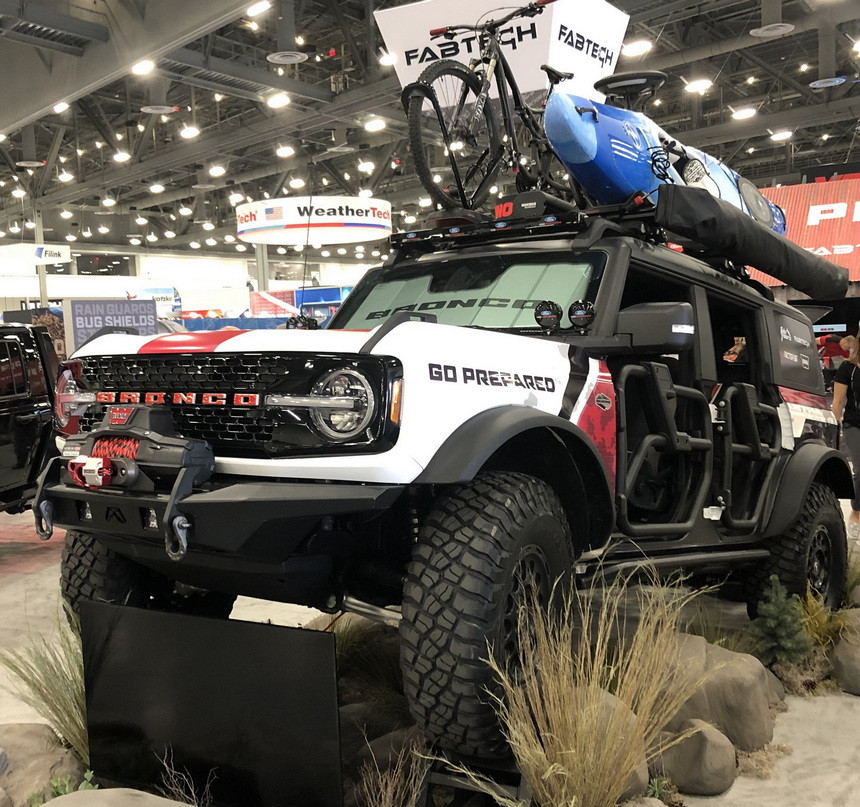 Тюнинг-шоу SEMA: Porsche с двигателем от Subaru, Wrangler с электромотором и не только
