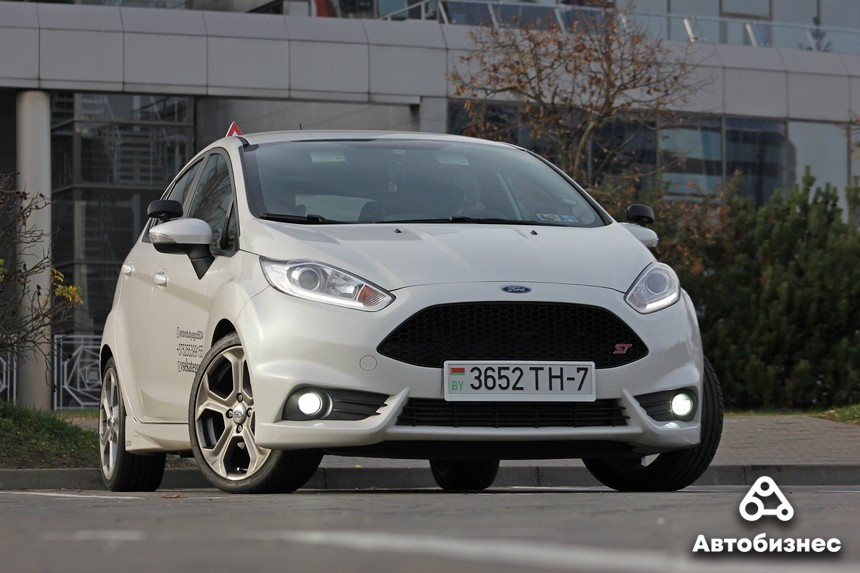 Пригнал из Штатов Ford Fiesta ST и учит на нем курсантов. История нестандартной 