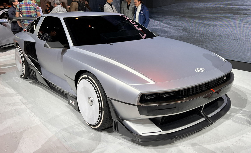 Обновленный Kia Seltos, кабриолет от Genesis и другие премьеры автошоу в Лос-Анджелесе