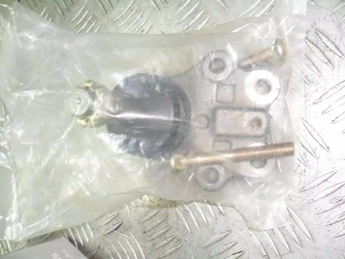 Шаровая опора к Toyota  2000
