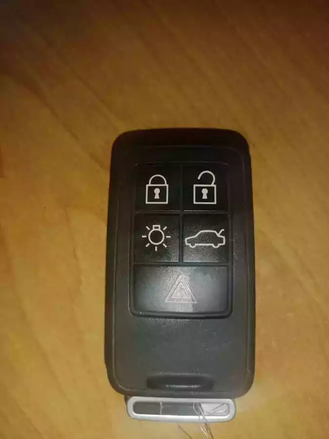 Ключ к Volvo V60 2012