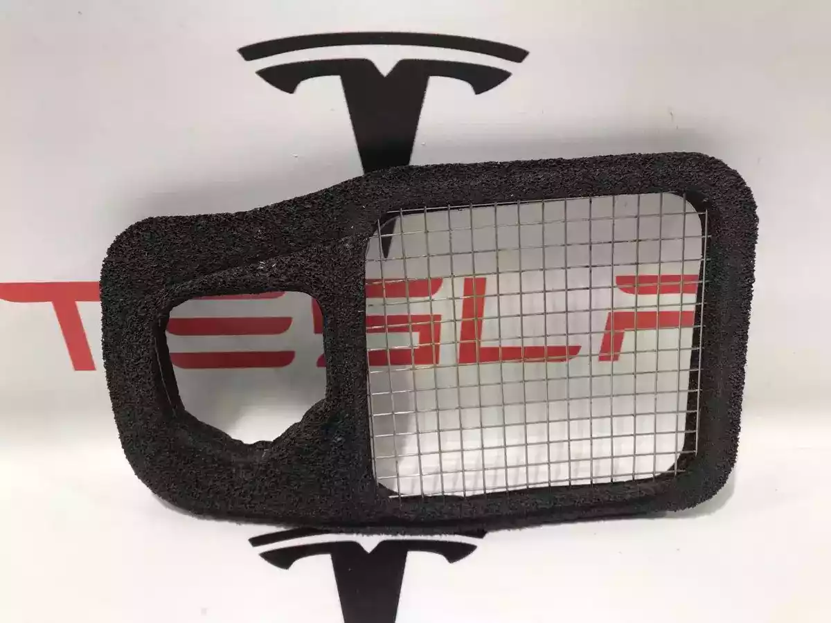 Уплотнитель к Tesla Model 3 2020