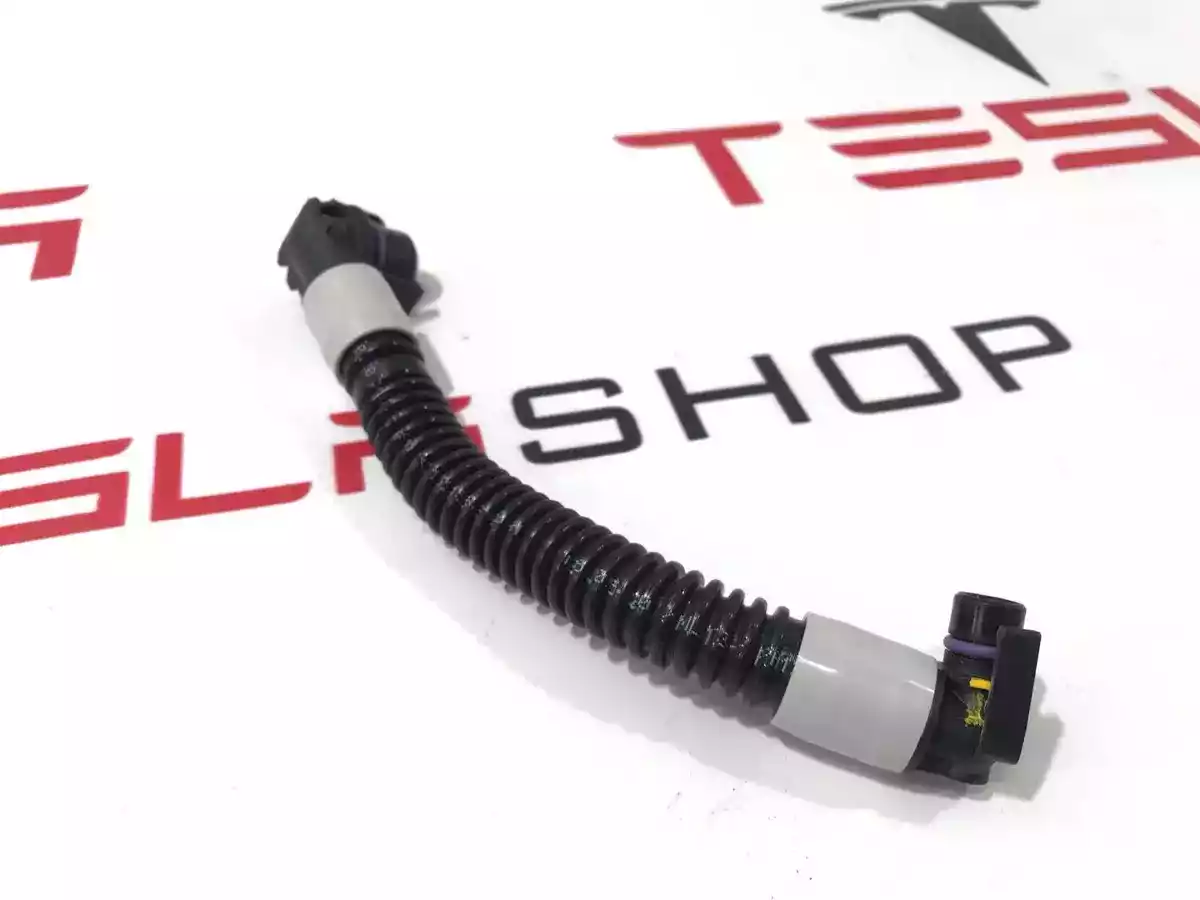 Патрубок радиатора к Tesla Model 3 2021
