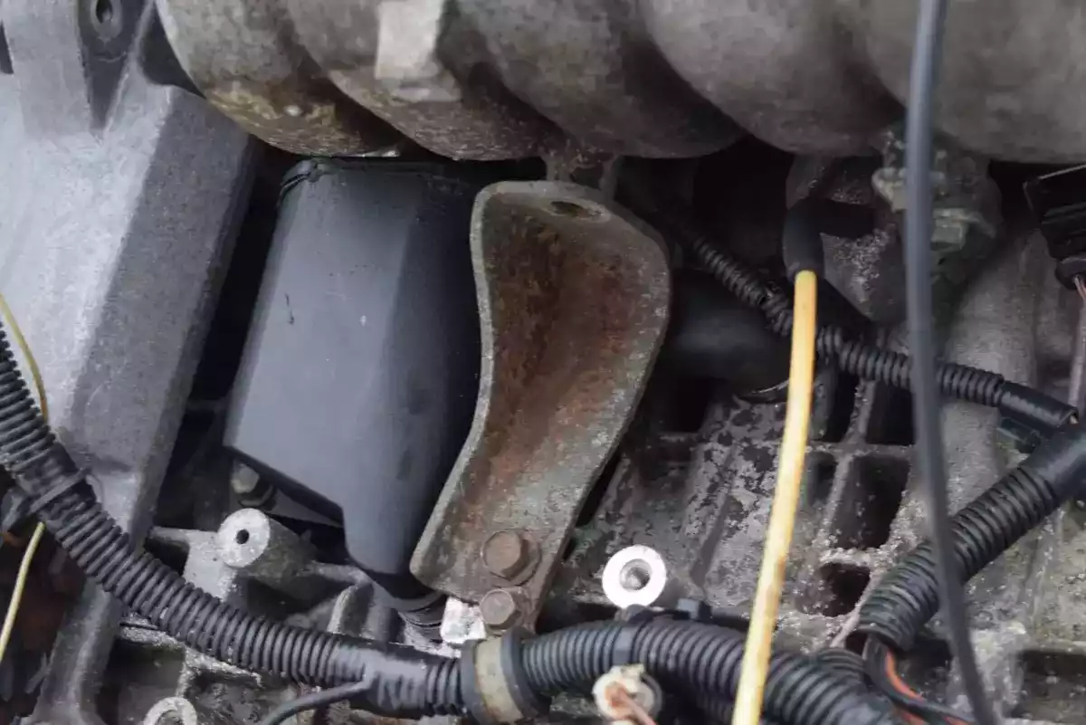 Маслоотделитель (сапун) к Volvo 850 1993